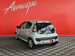 2011 Citroen C1 I Рестайлинг, серебристый, 549000 рублей, вид 3