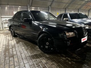 1994 Mercedes-Benz C-Класс 180 I (W202), чёрный, 300000 рублей, вид 2