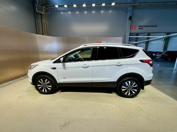 2017 Ford Kuga II Рестайлинг, белый, 1630000 рублей - вид 5