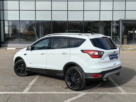 2019 Ford Kuga II Рестайлинг, белый, 1370000 рублей, вид 2