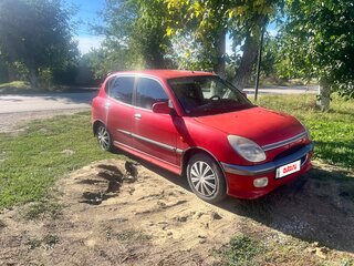2000 Daihatsu Sirion I (M1), красный, 350000 рублей, вид 2
