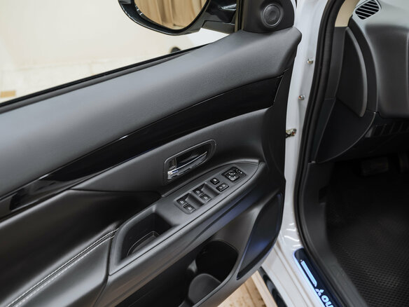 2022 Mitsubishi Outlander III Рестайлинг 3, белый, 2800000 рублей - вид 23