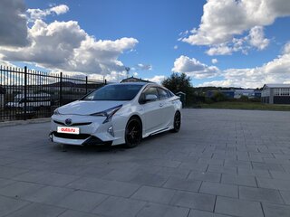 2017 Toyota Prius IV (XW50), белый, 1650000 рублей, вид 2