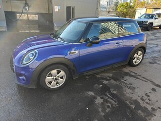 2018 Mini Hatch Cooper III (F55/F56), синий, 1695000 рублей, вид 2