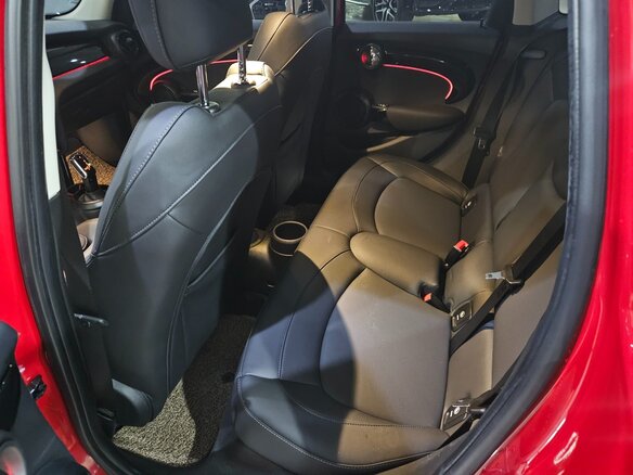2022 Mini Hatch Cooper III (F55/F56) Рестайлинг 2, красный, 1784000 рублей - вид 5