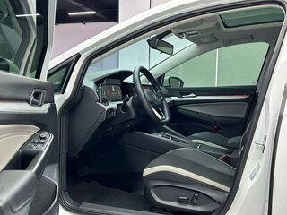 2022 Volkswagen Golf VIII, белый, 1750000 рублей, вид 5