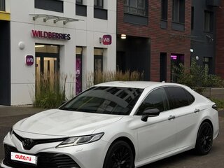 2020 Toyota Camry VIII (XV70), белый, 2895000 рублей, вид 1