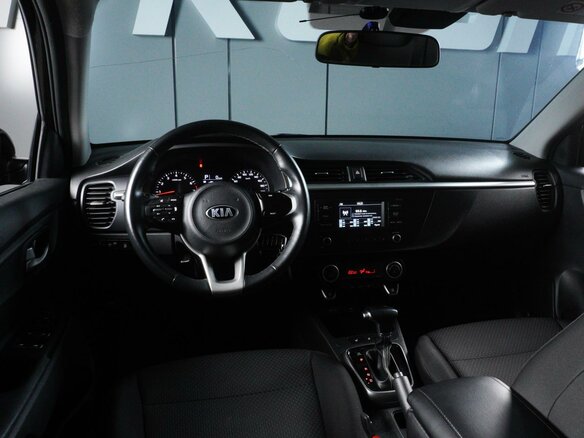 2021 Kia Rio IV Рестайлинг, чёрный, 1679000 рублей - вид 5