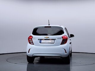 2022 Chevrolet Spark IV Рестайлинг, белый, 1347007 рублей, вид 4