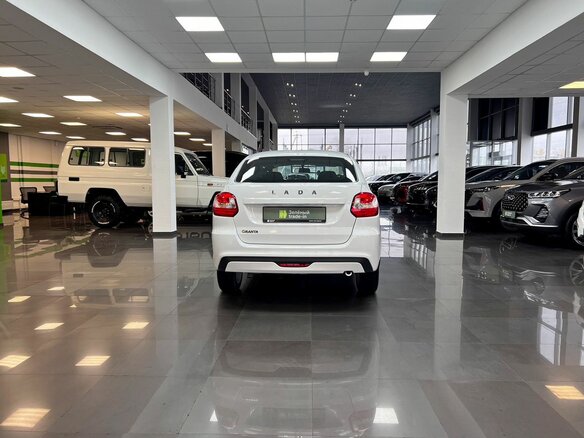 2023 Lada (ВАЗ) Granta I Рестайлинг, белый, 870000 рублей - вид 3
