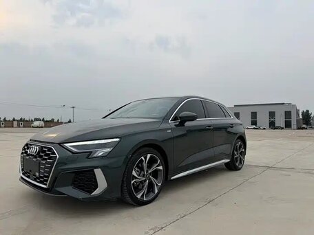 2022 Audi A3 Sportback 35 TFSI IV (8Y), зелёный, 2130703 рублей, вид 3