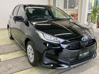 2023 Toyota Yaris IV, чёрный, 1341084 рублей, вид 2