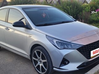 2021 Hyundai Solaris II Рестайлинг, серебристый, 1600000 рублей, вид 2