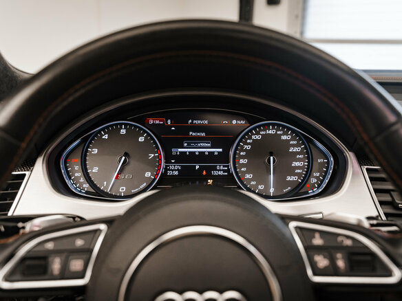 2016 Audi S8 III (D4) Рестайлинг, серебристый, 10900000 рублей - вид 11