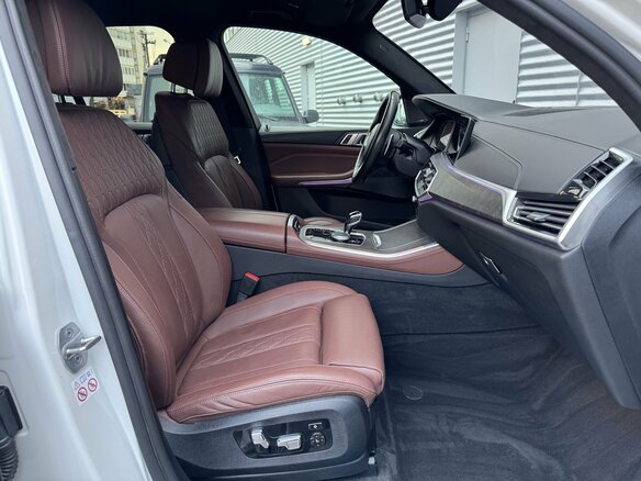 2021 BMW X5 40i IV (G05/G18), белый, 6545000 рублей - вид 30