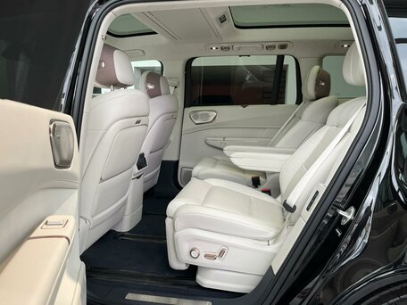 Lynk & Co 900