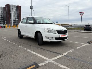 2013 Skoda Fabia II Рестайлинг, белый, 465000 рублей, вид 3