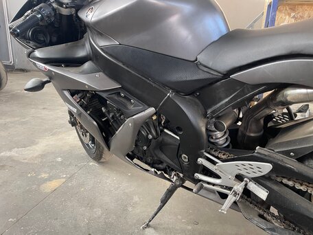 2008 Yamaha YZF-R1, серый, 299999 рублей, вид 3