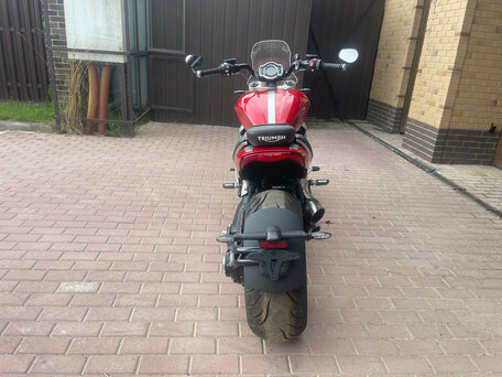2022 Triumph Rocket 3, красный, 2500000 рублей, вид 3