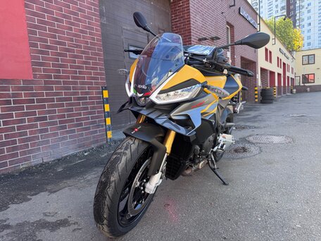 2025 Aprilia Tuono V4, жёлтый, 1965000 рублей, вид 3