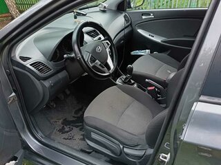 2013 Hyundai Solaris I, серый, 890000 рублей, вид 5
