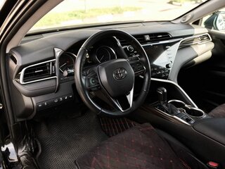 2020 Toyota Camry VIII (XV70), чёрный, 3350000 рублей, вид 5