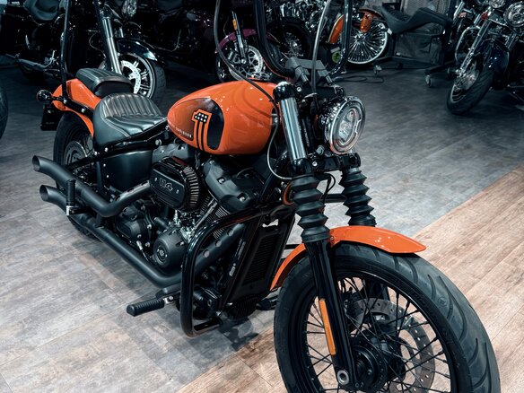 2021 Harley-Davidson Street Bob, оранжевый, 1699000 рублей - вид 10