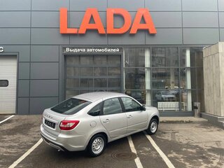 2026 Lada (ВАЗ) Granta I Рестайлинг, серебристый, 1118000 рублей, вид 3