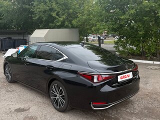 2022 Lexus ES 250 VII Рестайлинг, чёрный, 4500000 рублей, вид 4