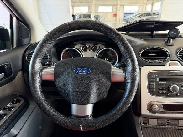 2010 Ford Focus II Рестайлинг, чёрный, 517000 рублей - вид 8