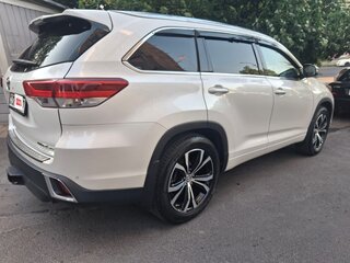 2017 Toyota Highlander III (XU50) Рестайлинг, белый, 3000000 рублей, вид 2
