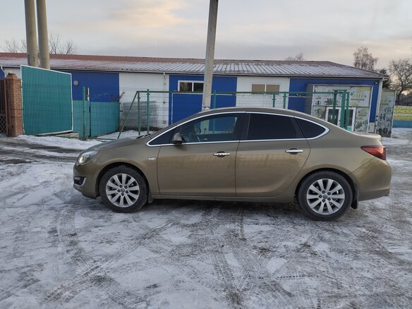 2013 Opel Astra J Рестайлинг, бежевый - вид 2