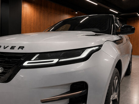 2026 Land Rover Range Rover Evoque P250 MHEV Long II Рестайлинг, серебристый, 5047000 рублей, вид 3