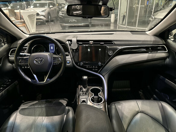 2020 Toyota Camry VIII (XV70), чёрный, 3670000 рублей - вид 13
