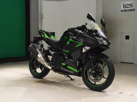 2022 Kawasaki Ninja 400, чёрный, 650000 рублей, вид 1