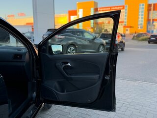2014 Volkswagen Polo V, чёрный, 785000 рублей, вид 4