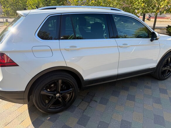 2017 Volkswagen Tiguan II, белый, 2250000 рублей - вид 3