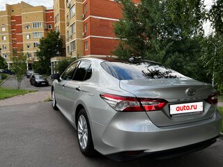 2018 Toyota Camry VIII (XV70), серебристый, 2700000 рублей, вид 2