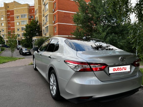 2018 Toyota Camry VIII (XV70), серебристый - вид 1