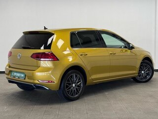 2018 Volkswagen Golf VII Рестайлинг, жёлтый, 1825000 рублей, вид 2