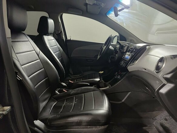 2013 Chevrolet Aveo II, чёрный, 455000 рублей - вид 10