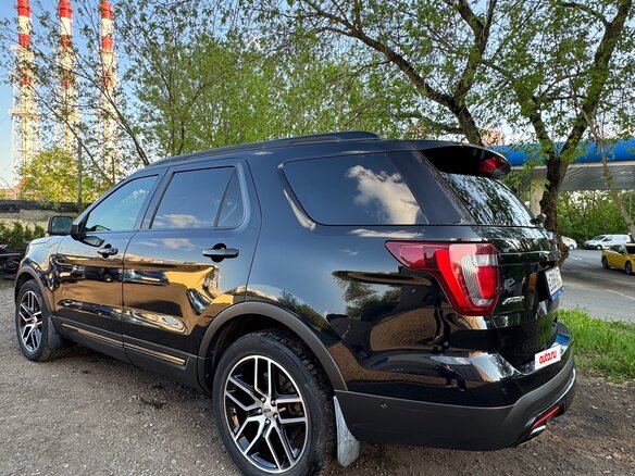 2016 Ford Explorer V Рестайлинг, чёрный, 3000000 рублей - вид 4