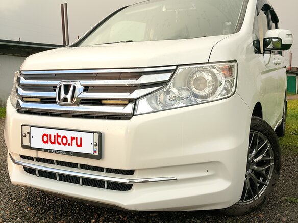 2013 Honda Stepwgn Spada IV Рестайлинг, белый, 1580000 рублей - вид 1