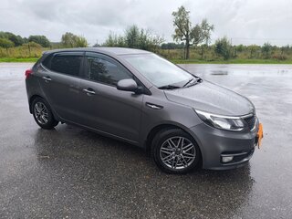 2015 Kia Rio III Рестайлинг, серый, 900000 рублей, вид 1