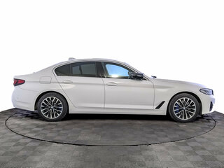 2022 BMW 5 серии Long 530Li xDrive VII (G30/G31/G38) Рестайлинг, белый, 5130000 рублей, вид 4