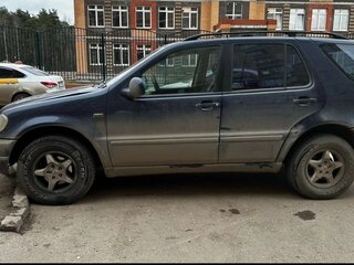 2000 Mercedes-Benz M-Класс 320 I (W163), синий, 750000 рублей, вид 3