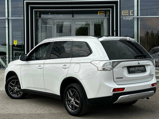 2014 Mitsubishi Outlander III, белый, 1130000 рублей, вид 5