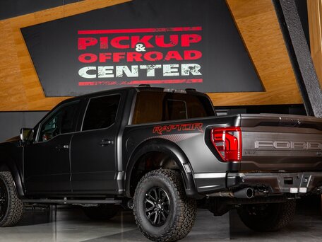 2025 Ford F-150 Raptor SuperCrew Raptor XIV Рестайлинг, чёрный, 13598000 рублей, вид 3