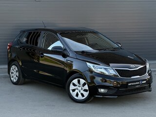 2015 Kia Rio III Рестайлинг, чёрный, 889000 рублей, вид 3