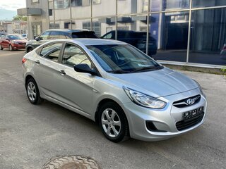 2013 Hyundai Solaris I, серебристый, 632000 рублей, вид 2